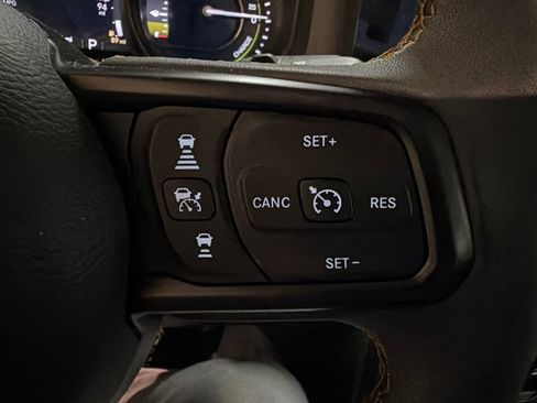 Used 2024 Jeep Wrangler Unlimited AWD/4WD image 24