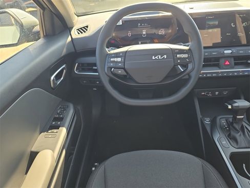 New 2025 Kia K4 LXS image 15