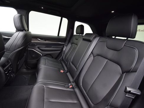 New 2026 Jeep Grand Cherokee Limited w/ Limited Altitude Package AWD/4WD image 36