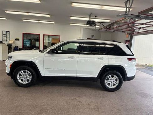 Certified 2023 Jeep Grand Cherokee Laredo w/ Luxury Tech Group I AWD/4WD image 17