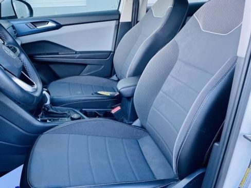 Used 2023 Volkswagen Taos SE image 10