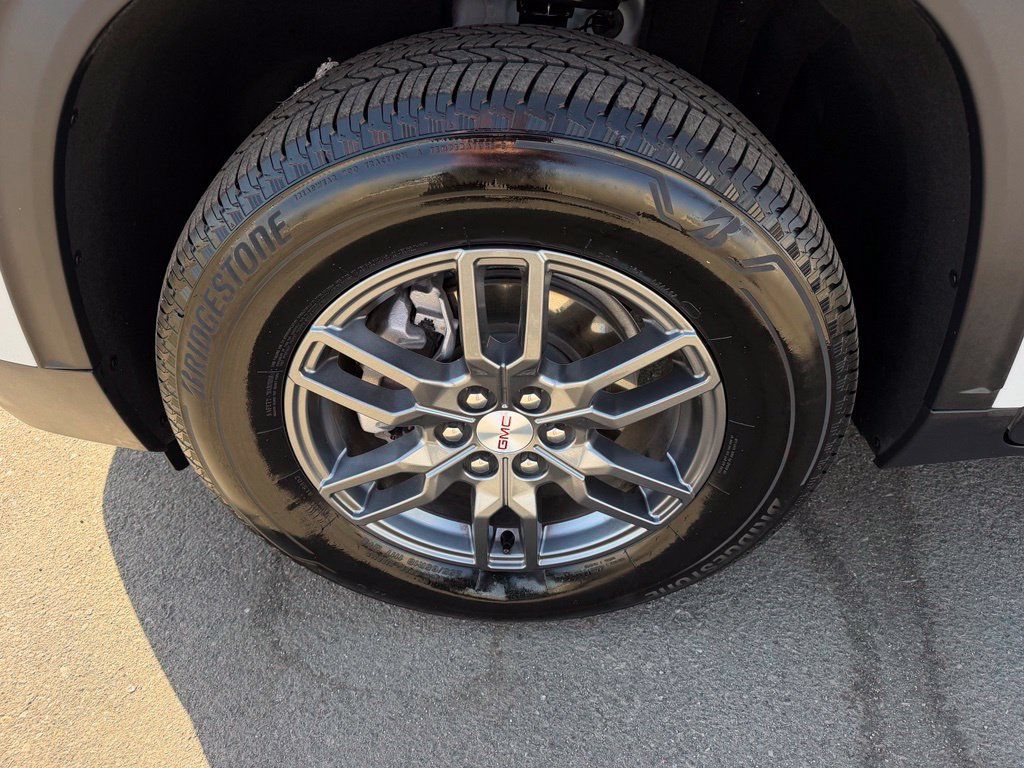 Used 2026 GMC Acadia Elevation FWD image 9