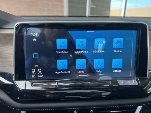 Used 2024 Volkswagen Atlas SE w/ Panoramic Sunroof Package FWD image 18