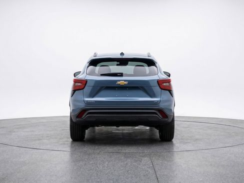 Used 2025 Chevrolet Trax LT FWD image 7