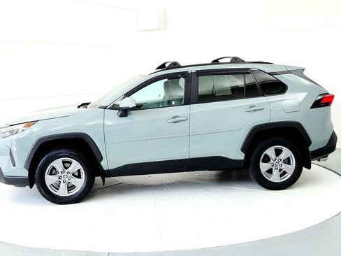 Used 2022 Toyota RAV4 XLE w/ Convenience Package AWD/4WD image 3
