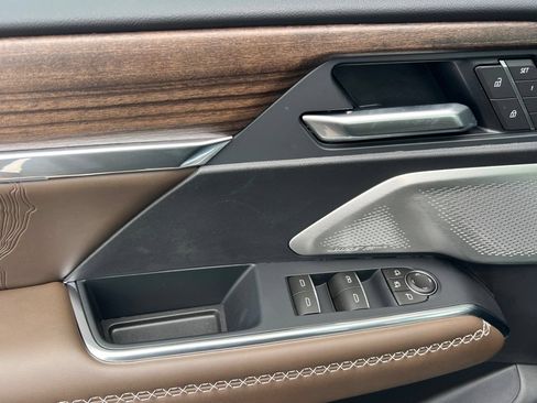 New 2026 GMC Acadia Denali Ultimate AWD/4WD image 8