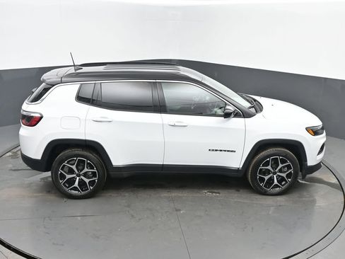 Used 2025 Jeep Compass Limited image 43