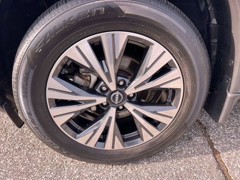 Used 2023 Nissan Rogue SV image 12