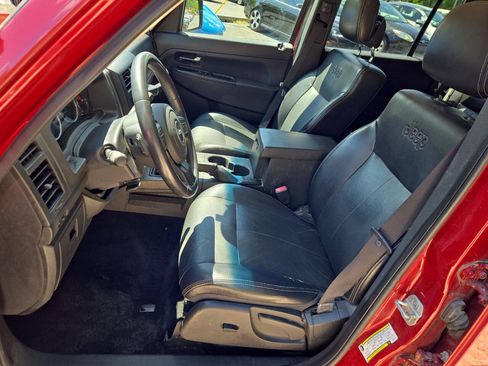 Used 2012 Jeep Liberty Sport AWD/4WD image 17