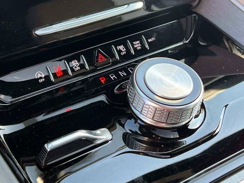 Certified 2025 Jeep Wagoneer 4WD w/ Premium Group I image 29