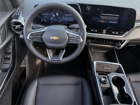 New 2026 Chevrolet Equinox LT w/ Convenience Package II image 11