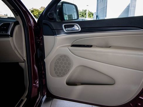 Used 2020 Jeep Grand Cherokee Limited image 17