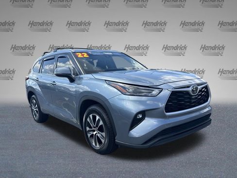 Used 2022 Toyota Highlander XLE FWD image 9