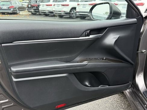 Used 2021 Toyota Camry SE image 18