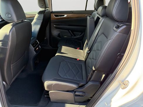 Used 2024 Volkswagen Atlas SE image 15