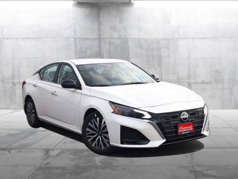 New 2025 Nissan Altima 2.5 SV image 2