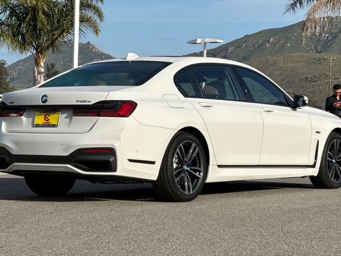Used 2022 BMW 745e xDrive w/ M Sport Package image 3