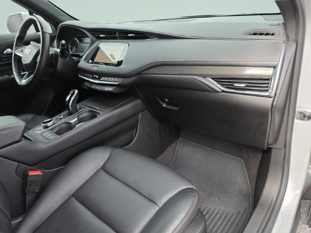 Used 2020 Cadillac XT4 Sport w/ LPO, Midnight Sport Package FWD image 17