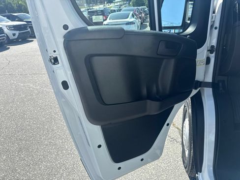 Used 2025 RAM ProMaster 2500 w/ Convenience Group FWD image 18