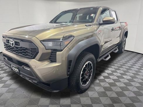 Used 2025 Toyota Tacoma TRD Off-Road AWD/4WD image 3