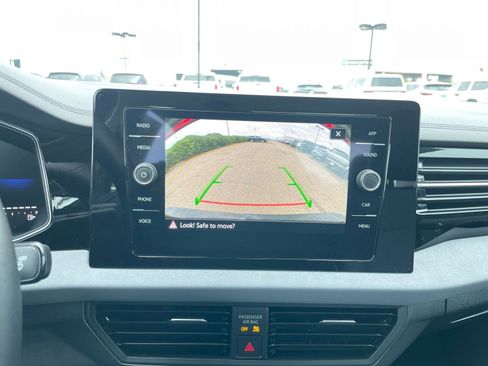 Used 2025 Volkswagen Jetta SE image 17