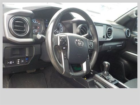 Used 2019 Toyota Tacoma TRD Off-Road image 6