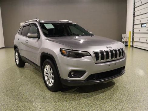 Used 2019 Jeep Cherokee Latitude w/ Cold Weather Group AWD/4WD image 1