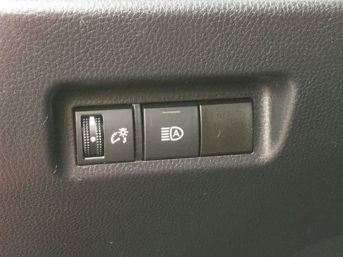 Used 2021 Toyota RAV4 LE FWD image 17