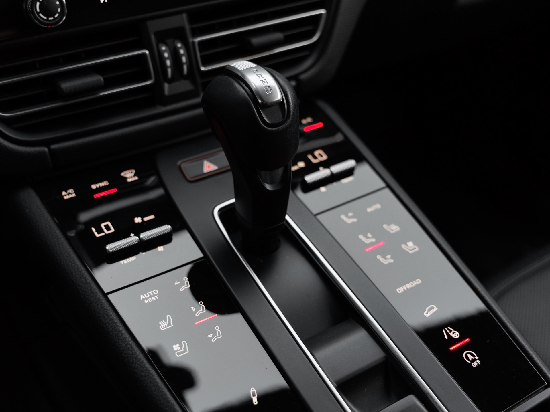 Certified 2026 Porsche Macan Turbo AWD/4WD image 21