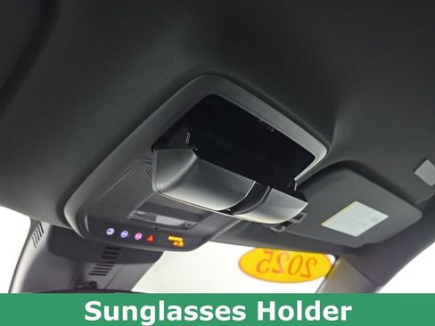 Used 2025 GMC Acadia Elevation image 47