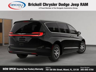 New 2026 Chrysler Pacifica Select