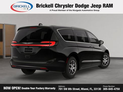 New 2026 Chrysler Pacifica Select image 3
