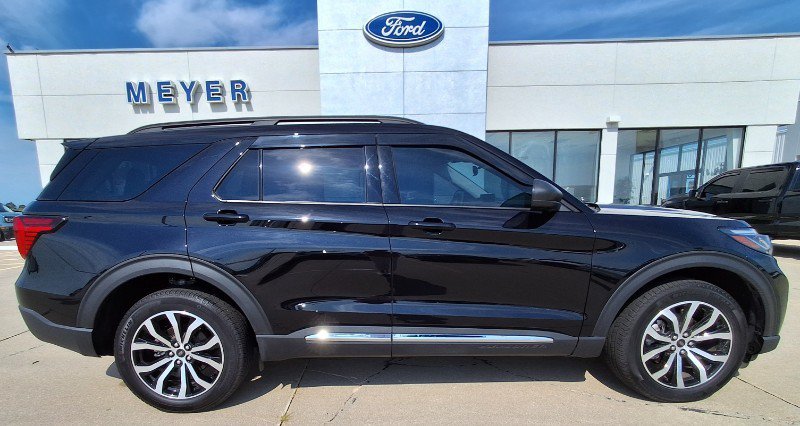Used 2025 Ford Explorer Active w/ Active Comfort Package AWD/4WD image 1