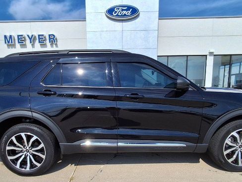 Used 2025 Ford Explorer Active w/ Active Comfort Package AWD/4WD image 1