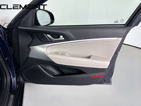 Used 2023 Genesis G70 2.0T RWD image 35