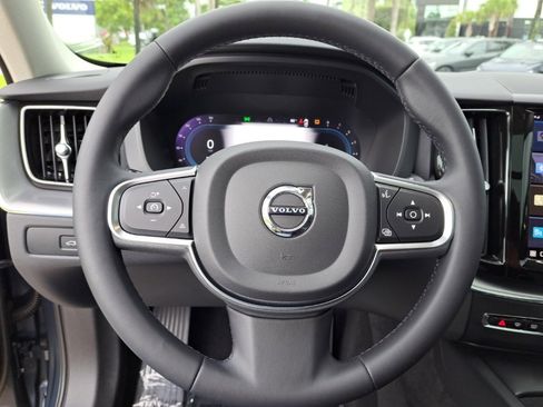 Used 2023 Volvo XC60 B5 Core image 17