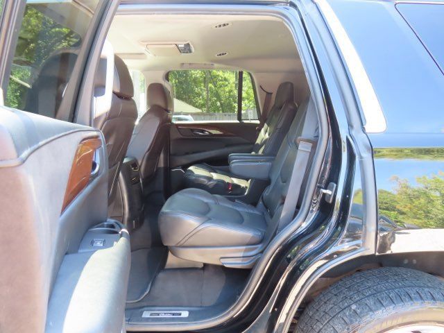 Used 2019 Cadillac Escalade Luxury AWD/4WD image 14