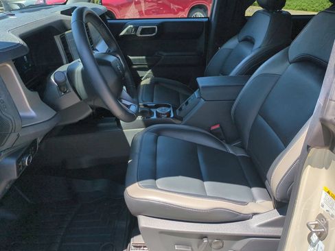 Used 2025 Ford Bronco Outer Banks AWD/4WD image 19