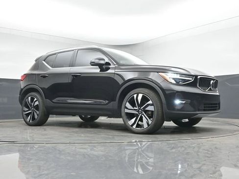 Used 2023 Volvo XC40 B5 Plus w/ Protection Package Premier AWD/4WD image 10