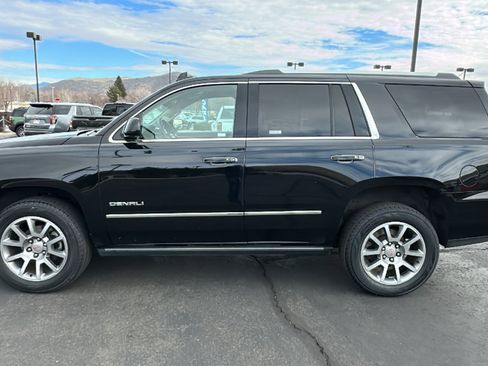 Used 2017 GMC Yukon Denali image 6