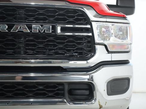 Used 2024 RAM 3500 Tradesman w/ Chrome Appearance Group AWD/4WD image 7