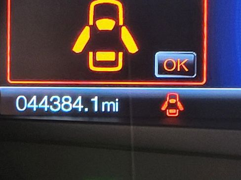 Used 2024 Ford Edge Titanium image 2