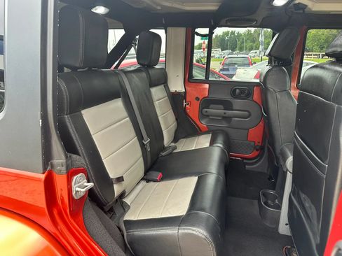 Used 2009 Jeep Wrangler Unlimited Sahara w/ Limited Group AWD/4WD image 12