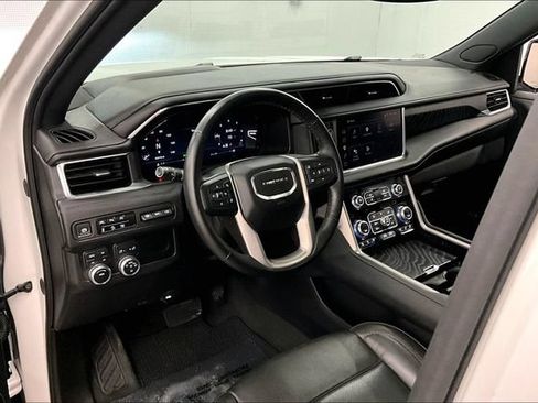 Used 2024 GMC Yukon XL Denali AWD/4WD image 16