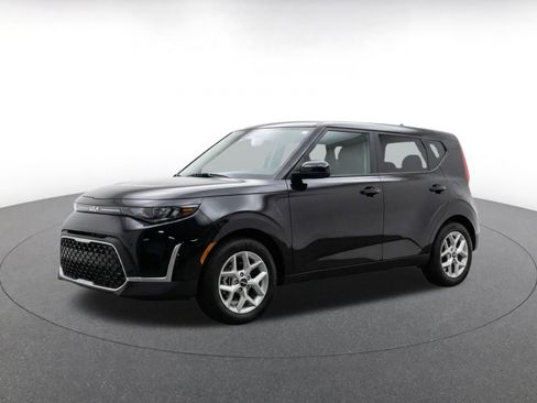 Used 2025 Kia Soul LX w/ LX Technology Package FWD image 3