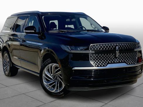 Used 2025 Lincoln Navigator Reserve AWD/4WD image 4