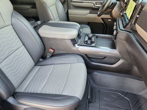 Used 2025 Chevrolet Silverado 2500 ZR2 w/ Technology Package image 21