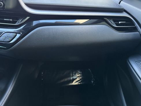 Used 2021 Toyota C-HR LE FWD image 28