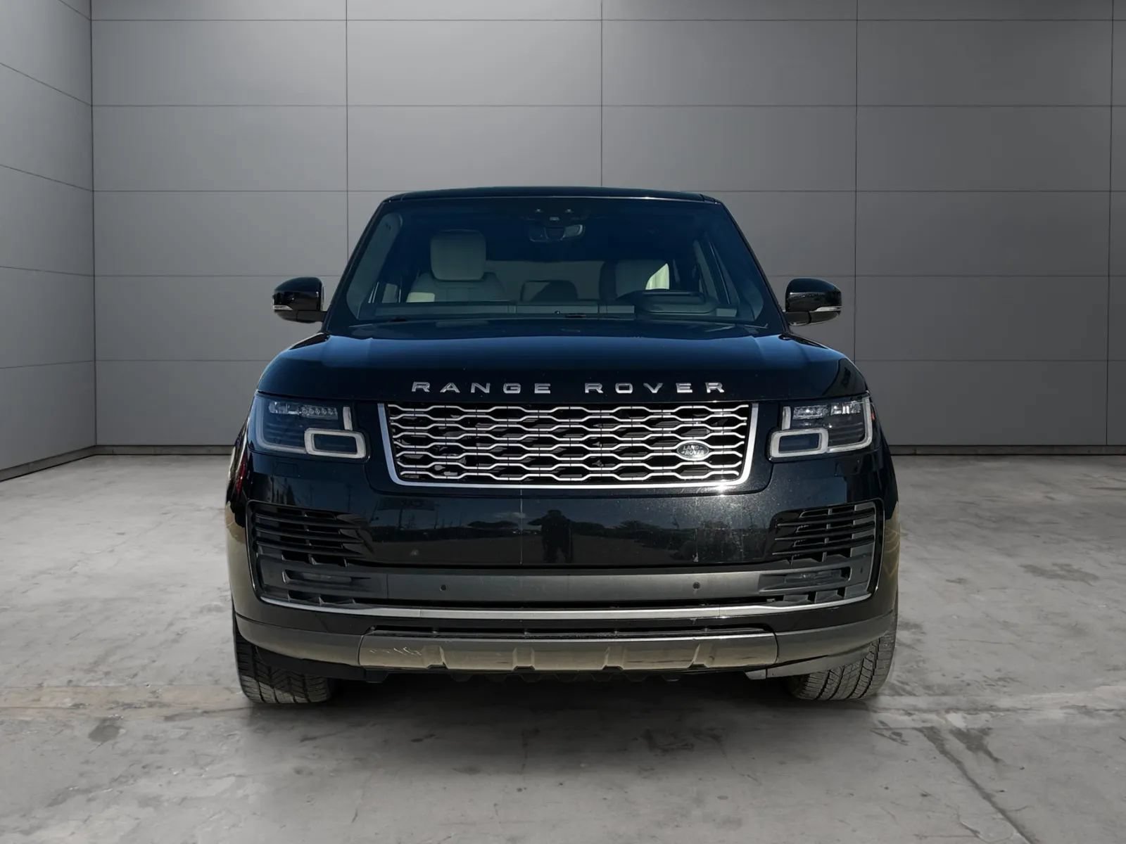 Used 2019 Land Rover Range Rover HSE AWD/4WD image 2