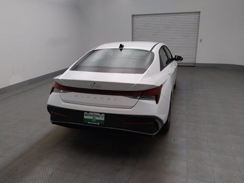 Used 2025 Hyundai Elantra SE FWD image 9